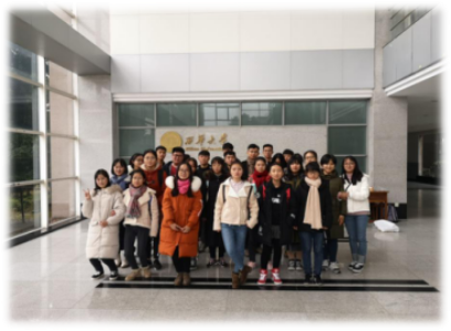 班级同学何钊